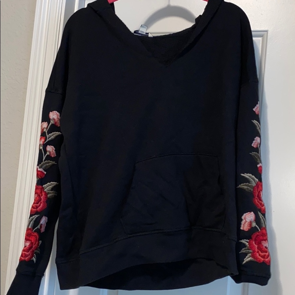 American Eagle Floral V-neck Sweater